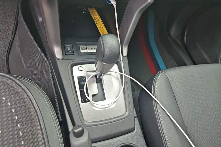 Used Subaru Forester 2014 2.0i Automatic Luxury Edition Gear Lever