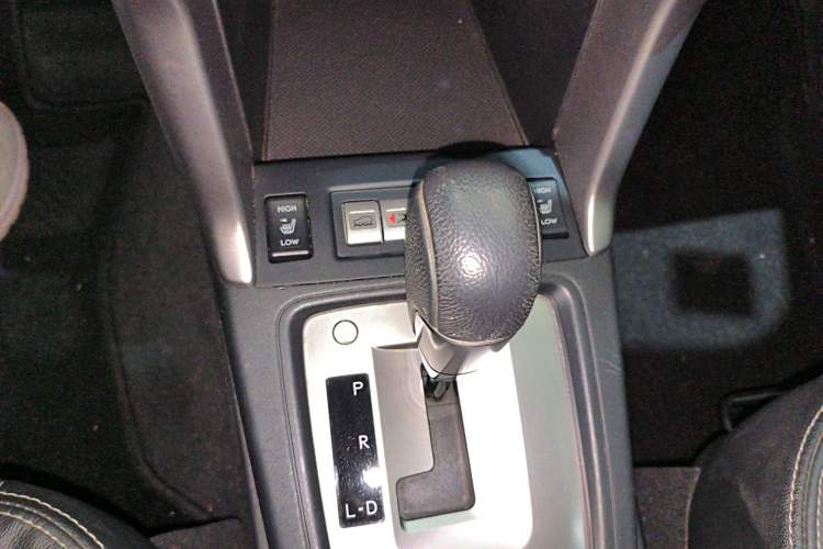Used Subaru Forester 2014 2.5i Automatic Elite Edition Gear Lever