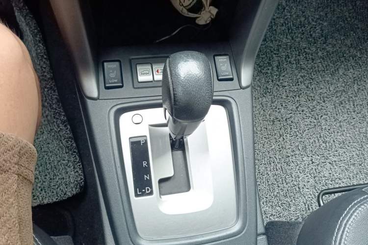 Used Subaru Forester 2014 2.0i Automatic Luxury Edition Gear Lever