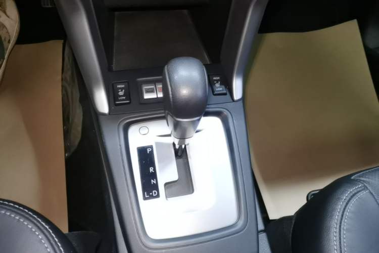 Used Subaru Forester 2014 2.5i Automatic Elite Edition Gear Lever