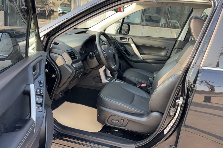 Used Subaru Forester 2014 2.0i Automatic Luxury Edition Interior 1