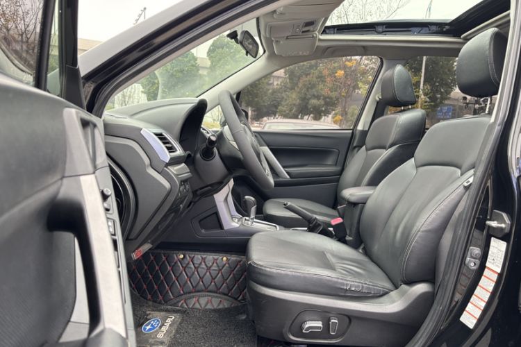 Used Subaru Forester 2014 2.0i Automatic Luxury Edition Interior 4