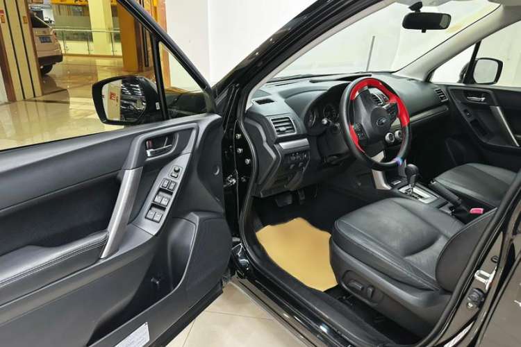 Used Subaru Forester 2014 2.5i Automatic Elite Edition Interior 5