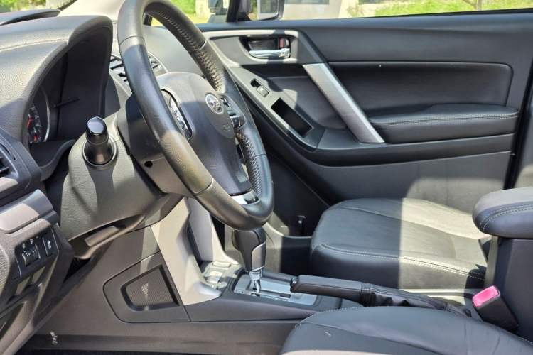 Used Subaru Forester 2014 2.5i Automatic Elite Edition Interior 5