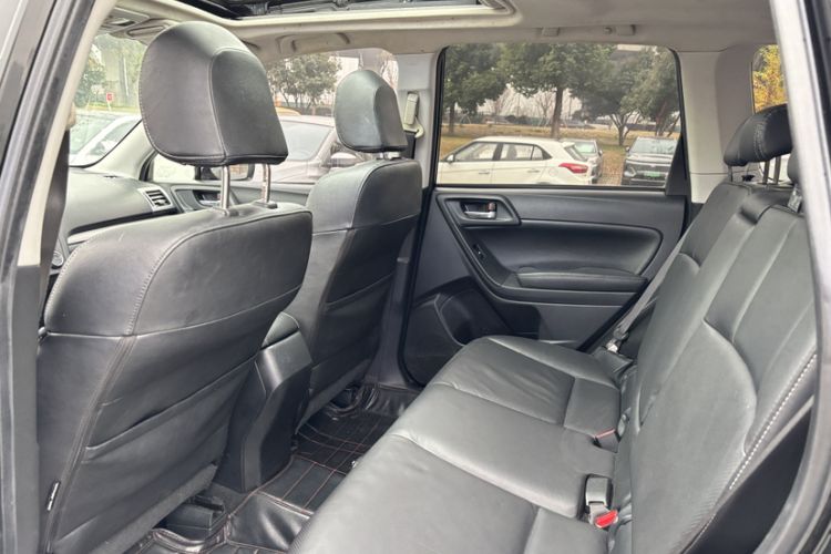 Used Subaru Forester 2014 2.0i Automatic Luxury Edition Interior 6