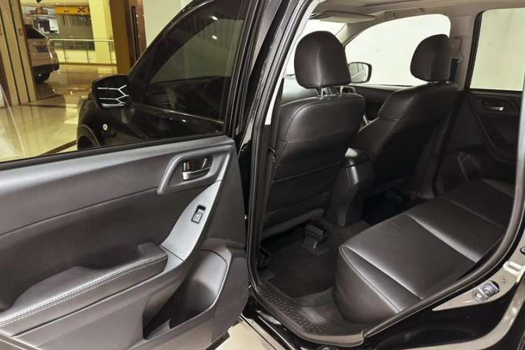 Used Subaru Forester 2014 2.5i Automatic Elite Edition Interior 6