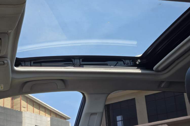 Used Subaru Forester 2014 2.5i Automatic Elite Edition Interior 6
