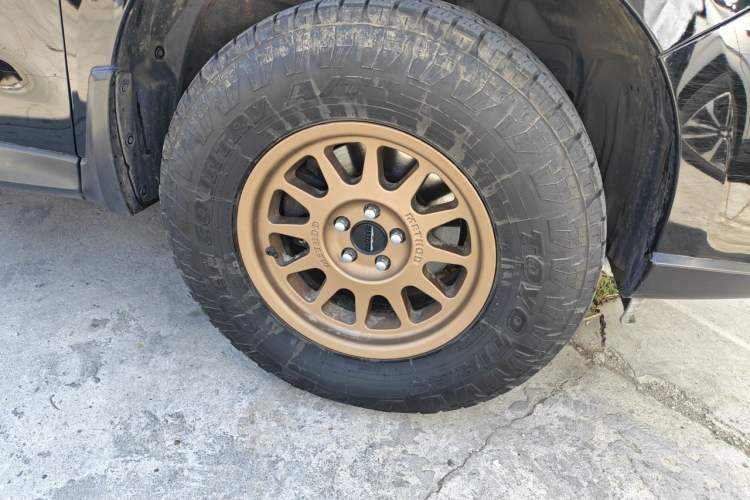 Used Subaru Forester 2014 2.5i Automatic Elite Edition Right Front Wheel Hub