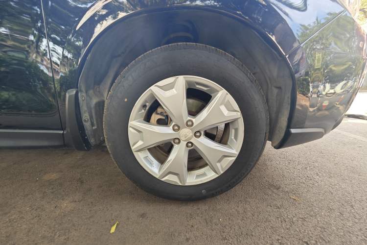 Used Subaru Forester 2014 2.5i Automatic Elite Edition Right Front Wheel Hub