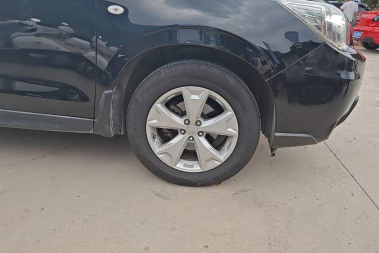 Used Subaru Forester 2014 2.0i Automatic Luxury Edition Right Front Wheel Hub