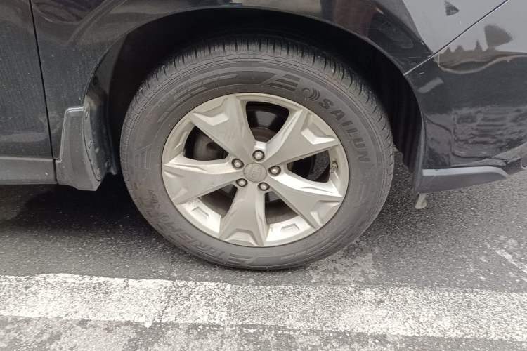 Used Subaru Forester 2014 2.0i Automatic Luxury Edition Right Front Wheel Hub