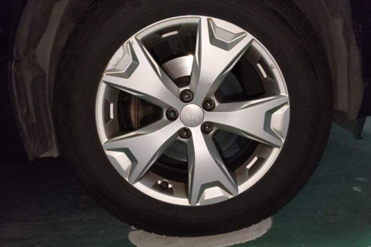Used Subaru Forester 2014 2.5i Automatic Elite Edition Right Front Wheel Hub
