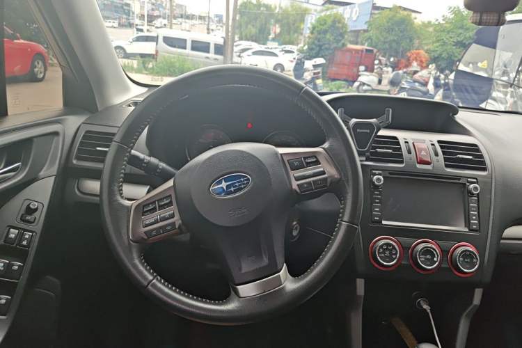 Used Subaru Forester 2014 2.0i Automatic Luxury Edition Steering Wheel