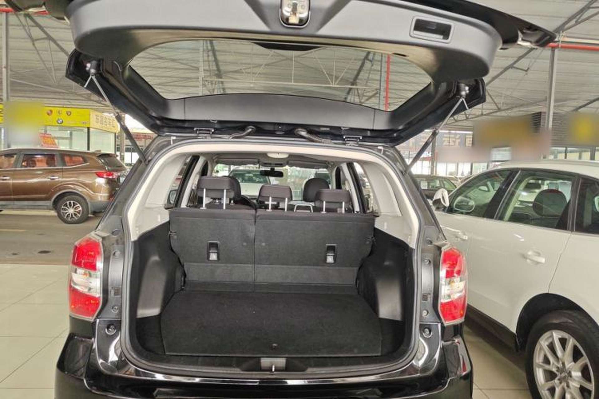 Used Subaru Forester 2014 2.0i Automatic Comfort Edition Trunk