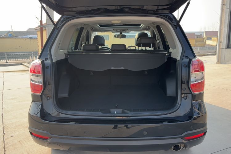 Used Subaru Forester 2014 2.0i Automatic Luxury Edition Trunk