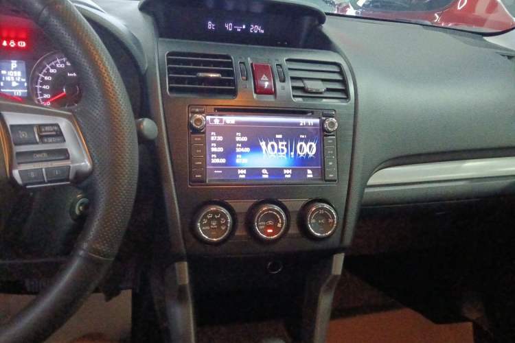 Used Subaru Forester 2014 2.5i Automatic Elite Edition Audio And AC Panel