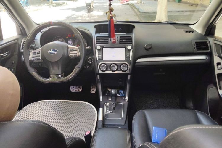 Used Subaru Forester 2014 2.0i Automatic Luxury Edition Center Console