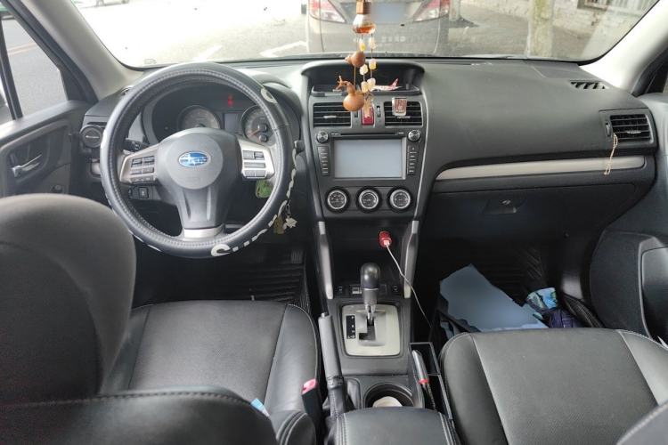 Used Subaru Forester 2014 2.0i Automatic Luxury Edition Center Console