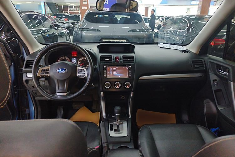 Used Subaru Forester 2014 2.5i Automatic Elite Edition Center Console