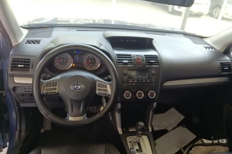 Used Subaru Forester 2014 2.0i Automatic Luxury Edition Center Console