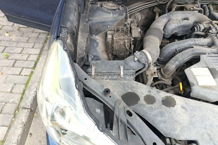 Used Subaru Forester 2014 2.0i Automatic Luxury Edition Engine Bay Right