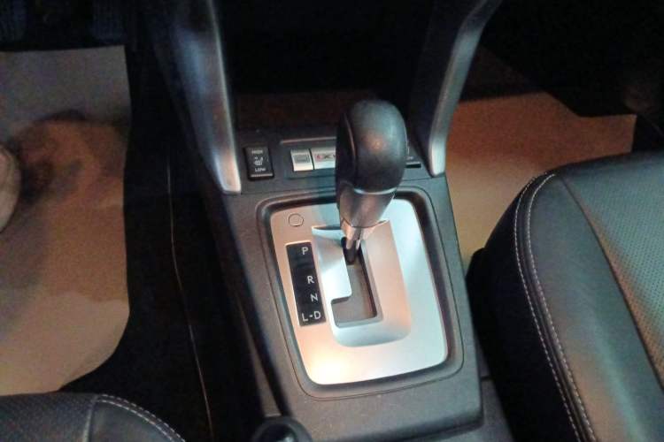 Used Subaru Forester 2014 2.5i Automatic Elite Edition Gear Lever