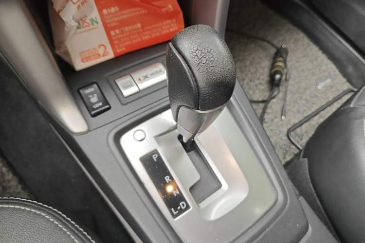 Used Subaru Forester 2014 2.5i Automatic Elite Edition Gear Lever