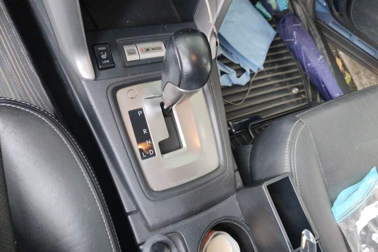 Used Subaru Forester 2014 2.0i Automatic Luxury Edition Gear Lever