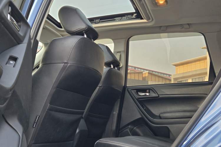 Used Subaru Forester 2014 2.5i Automatic Elite Edition Interior 3