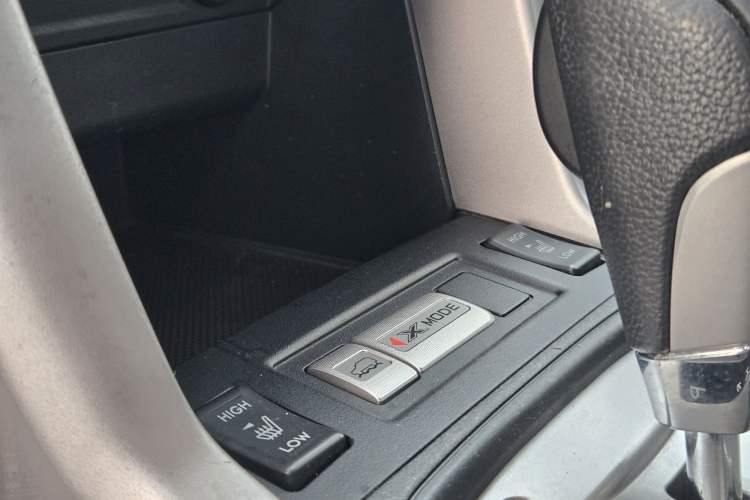Used Subaru Forester 2014 2.5i Automatic Elite Edition Interior 5