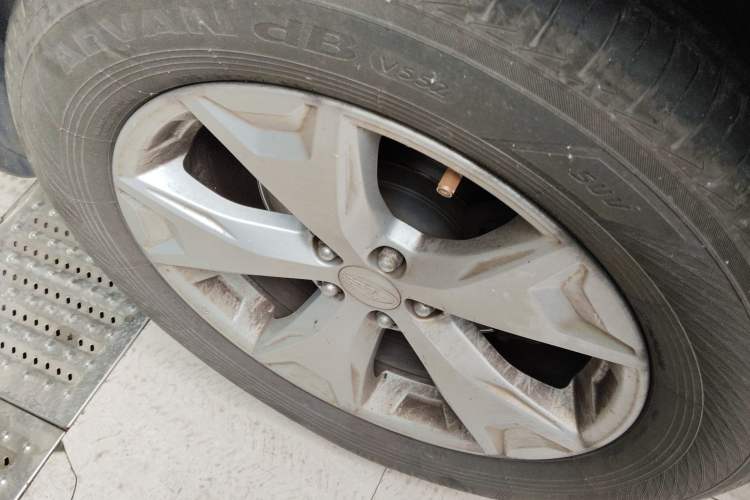 Used Subaru Forester 2014 2.5i Automatic Elite Edition Left Front Wheel Hub