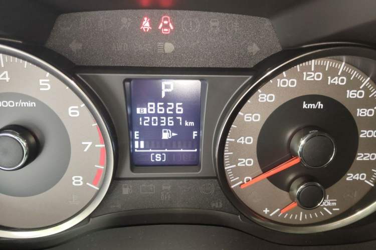 Used Subaru Forester 2014 2.0i Automatic Luxury Edition Odometer Close Up