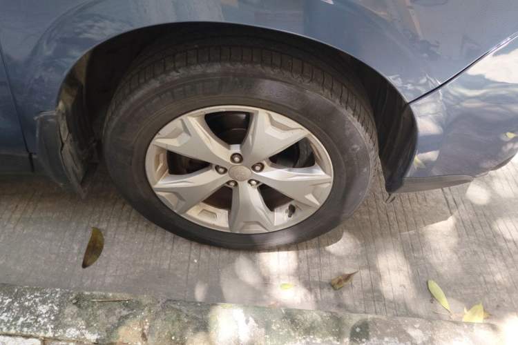 Used Subaru Forester 2014 2.0i Automatic Luxury Edition Right Front Wheel Hub