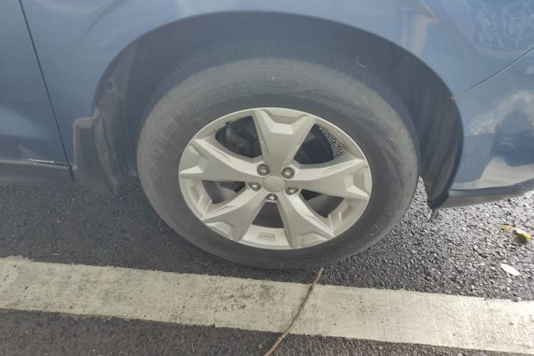 Used Subaru Forester 2014 2.0i Automatic Luxury Edition Right Front Wheel Hub