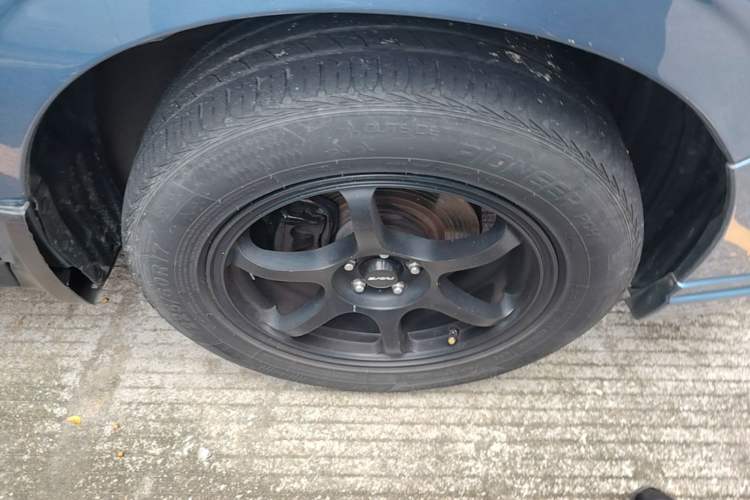 Used Subaru Forester 2014 2.5i Automatic Elite Edition Right Front Wheel Hub