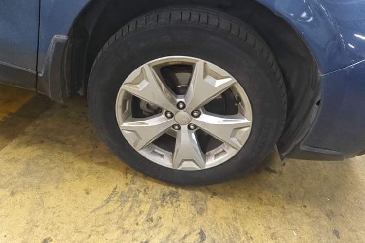Used Subaru Forester 2014 2.5i Automatic Elite Edition Right Front Wheel Hub