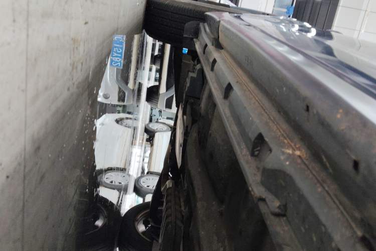 Used Subaru Forester 2014 2.5i Automatic Elite Edition Right Side Sill