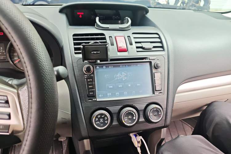 Used Subaru Forester 2014 2.5i Automatic Elite Edition Audio And AC Panel