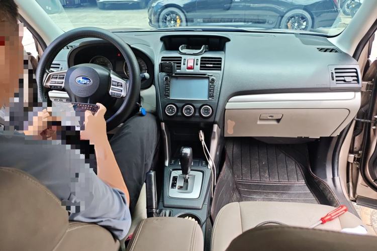 Used Subaru Forester 2014 2.5i Automatic Elite Edition Center Console