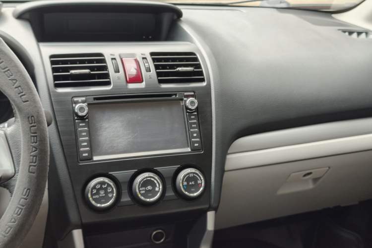 Used Subaru Forester 2014 2.0i Automatic Luxury Edition Audio And AC Panel