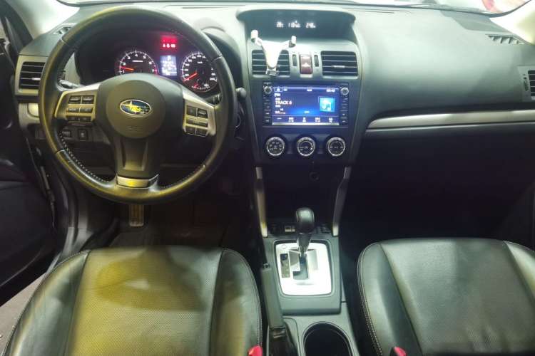 Used Subaru Forester 2014 2.0i Automatic Luxury Edition Center Console
