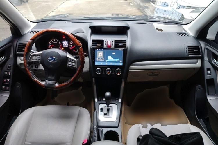 Used Subaru Forester 2014 2.5i Automatic Elite Edition Center Console