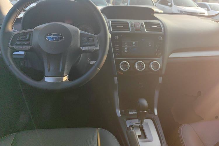 Used Subaru Forester 2014 2.5i Automatic Elite Edition Center Console
