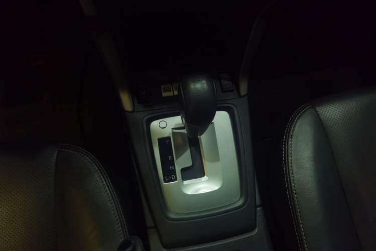 Used Subaru Forester 2014 2.0i Automatic Luxury Edition Gear Lever