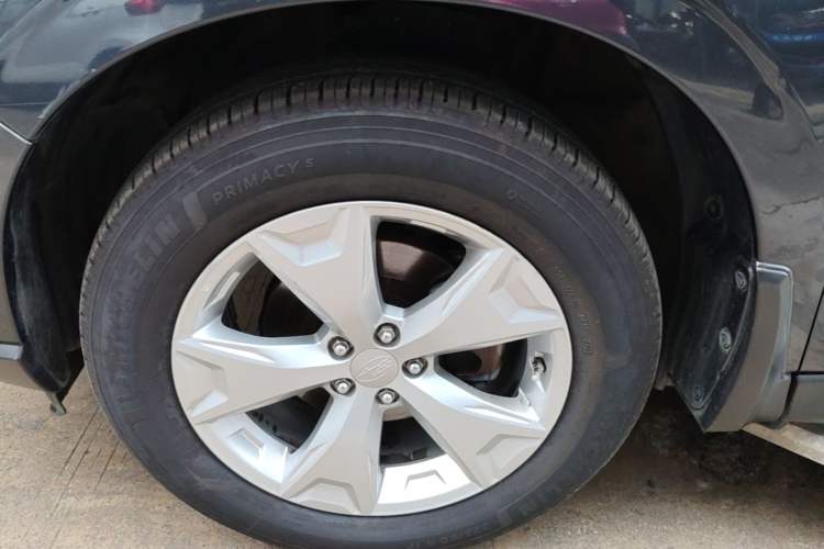Used Subaru Forester 2014 2.5i Automatic Elite Edition Left Front Wheel Hub