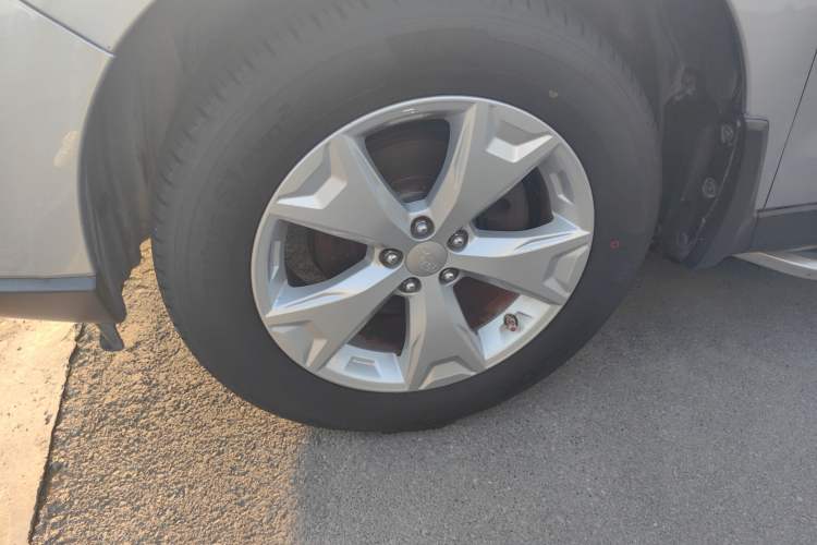 Used Subaru Forester 2014 2.5i Automatic Elite Edition Left Front Wheel Hub
