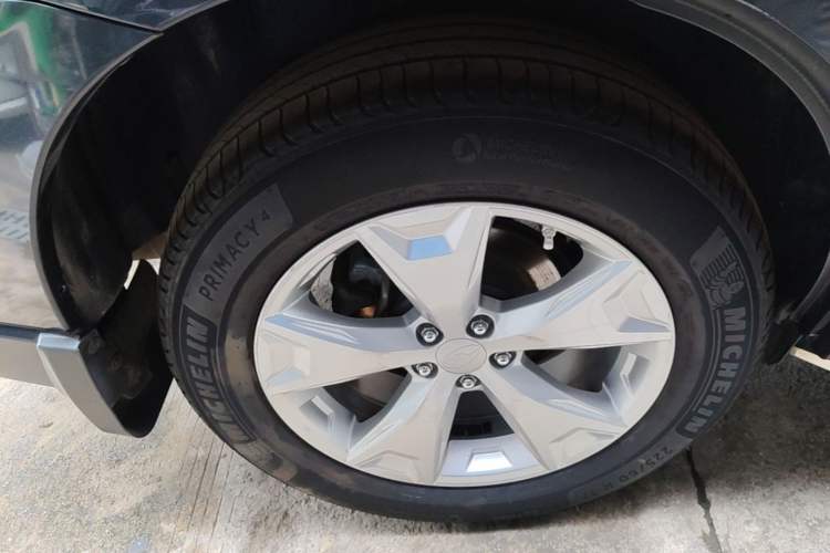 Used Subaru Forester 2014 2.5i Automatic Elite Edition Right Rear Wheel Hub