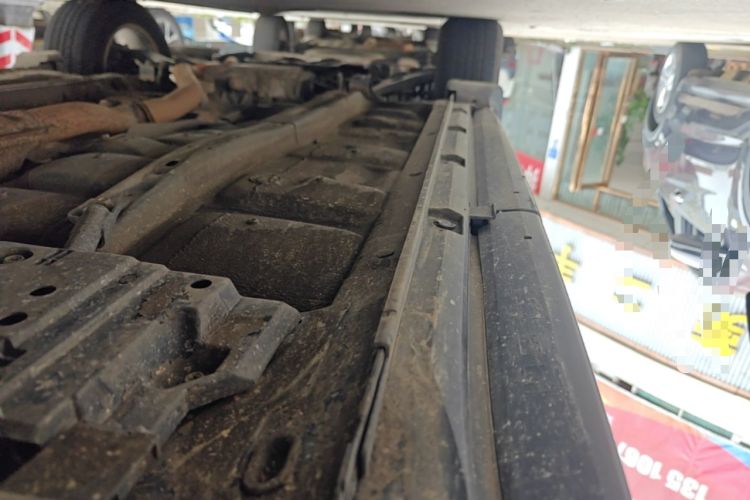 Used Subaru Forester 2014 2.5i Automatic Elite Edition Left Side Sill