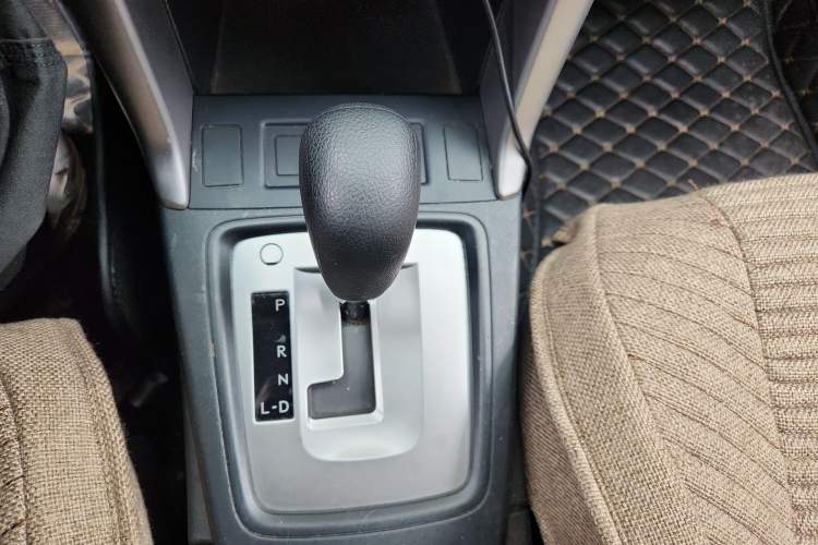 Used Subaru Forester 2014 2.0i Automatic Comfort Edition Gear Lever