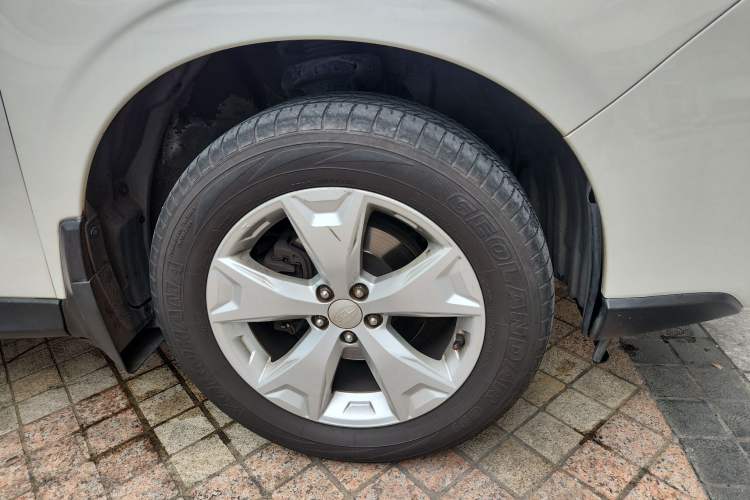 Used Subaru Forester 2014 2.0i Automatic Comfort Edition Right Front Wheel Hub